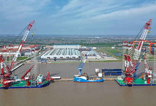 Self-propelled & self-elevating wind turbine installation platforms "Haifeng 1001" "Haifeng 1002"